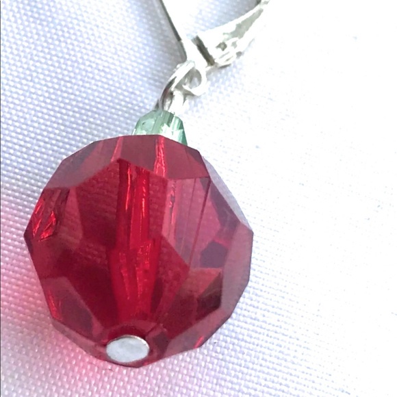 Red and Green Beaded Earrings Leverback Style - Picture 2 of 2